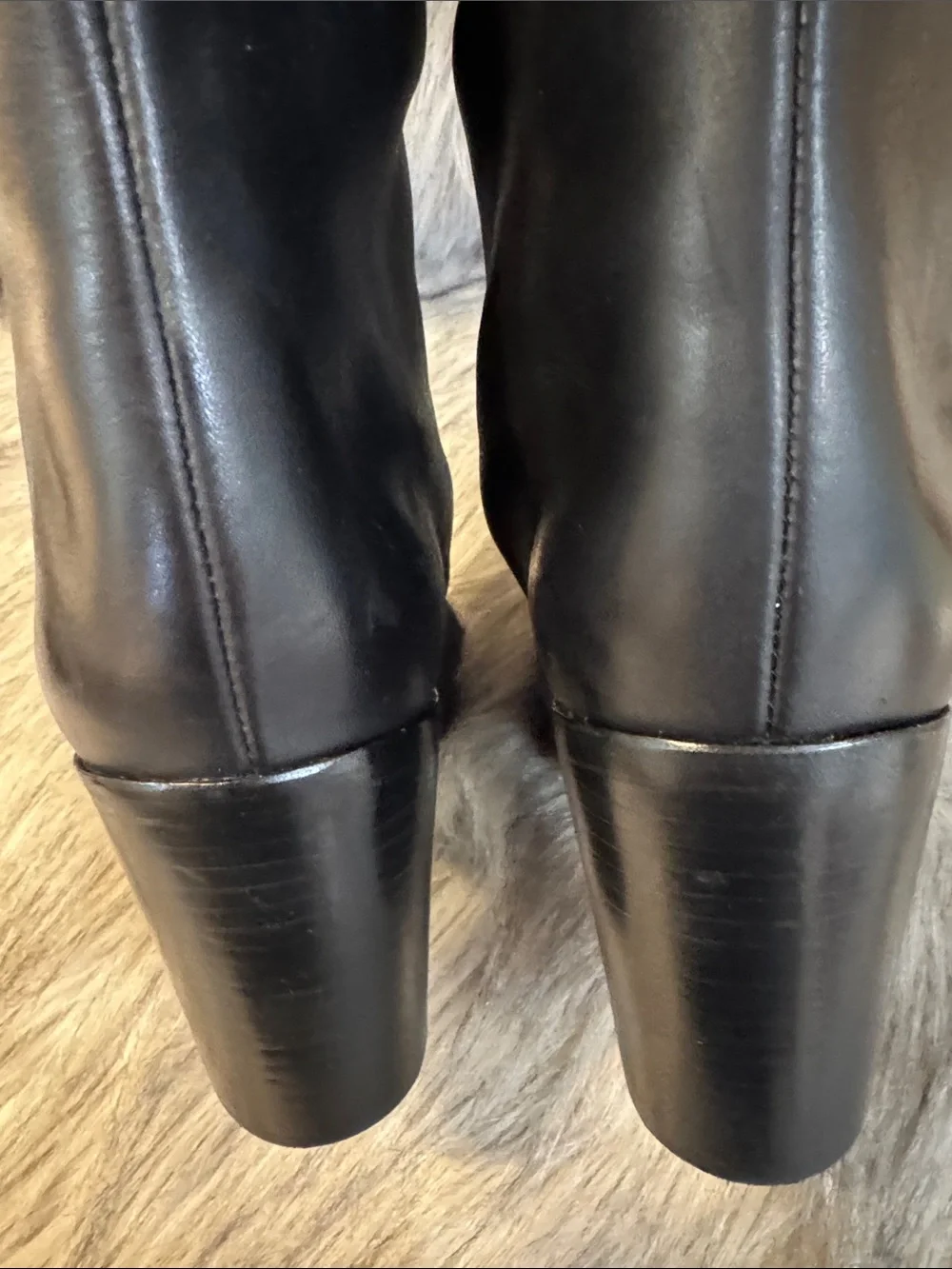 SCHUTZ sleek black